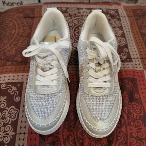 Universal Thread Women's Sneakers in Silver and White